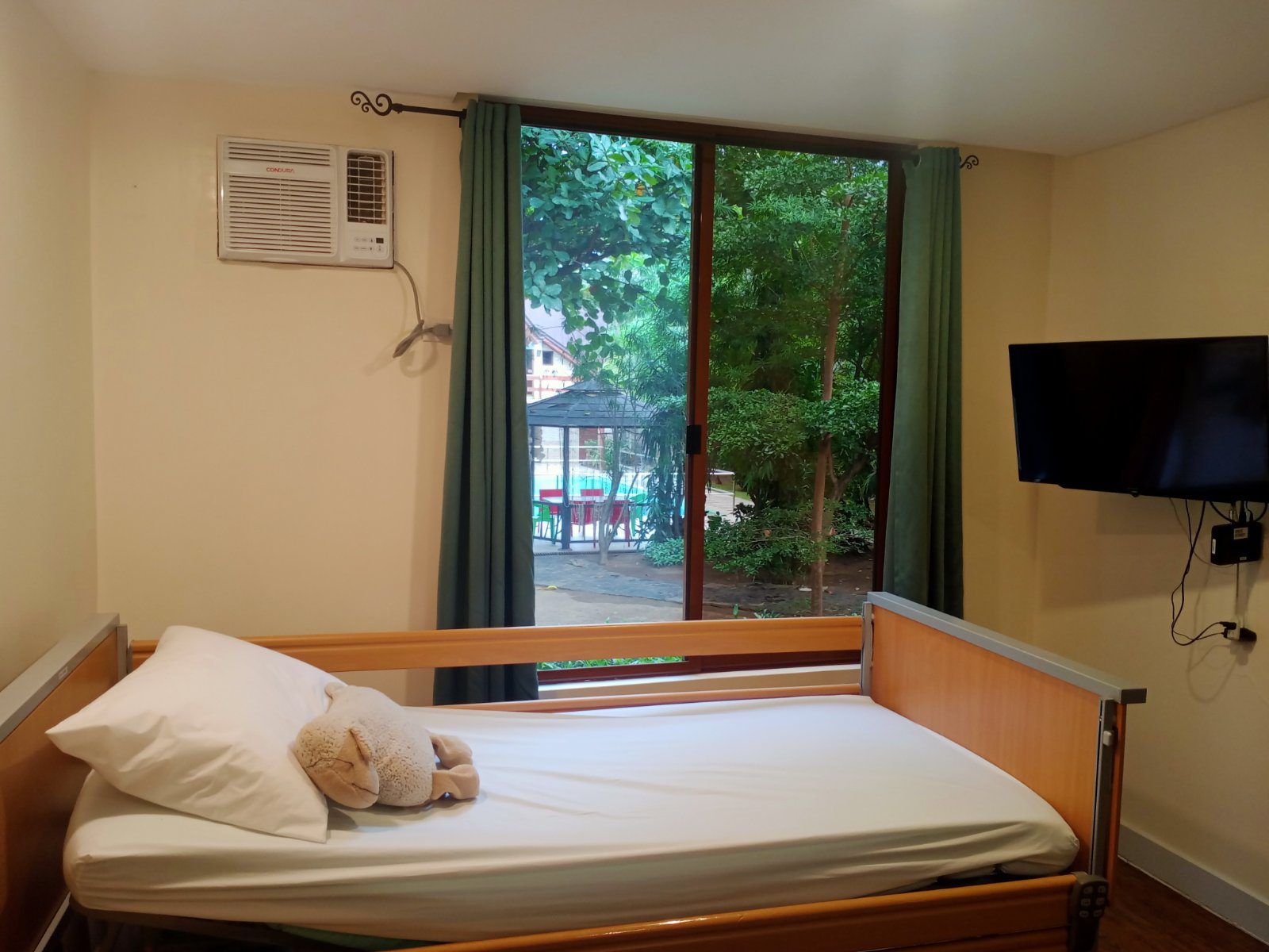 Airconditioned Room With Tv
